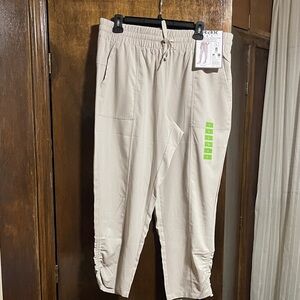 RBX Women's Beige Capris